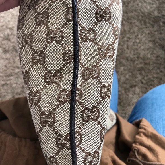 ❌SOLD❌ ❤️Beautiful Gucci Shoulder Bag❤️ - Picture 3 of 7